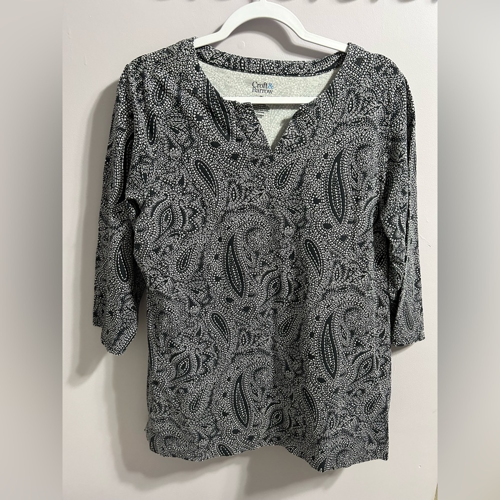 2/$25 Croft & Barrow black and white paisley tunic with 3/4 sleeves, XL.
